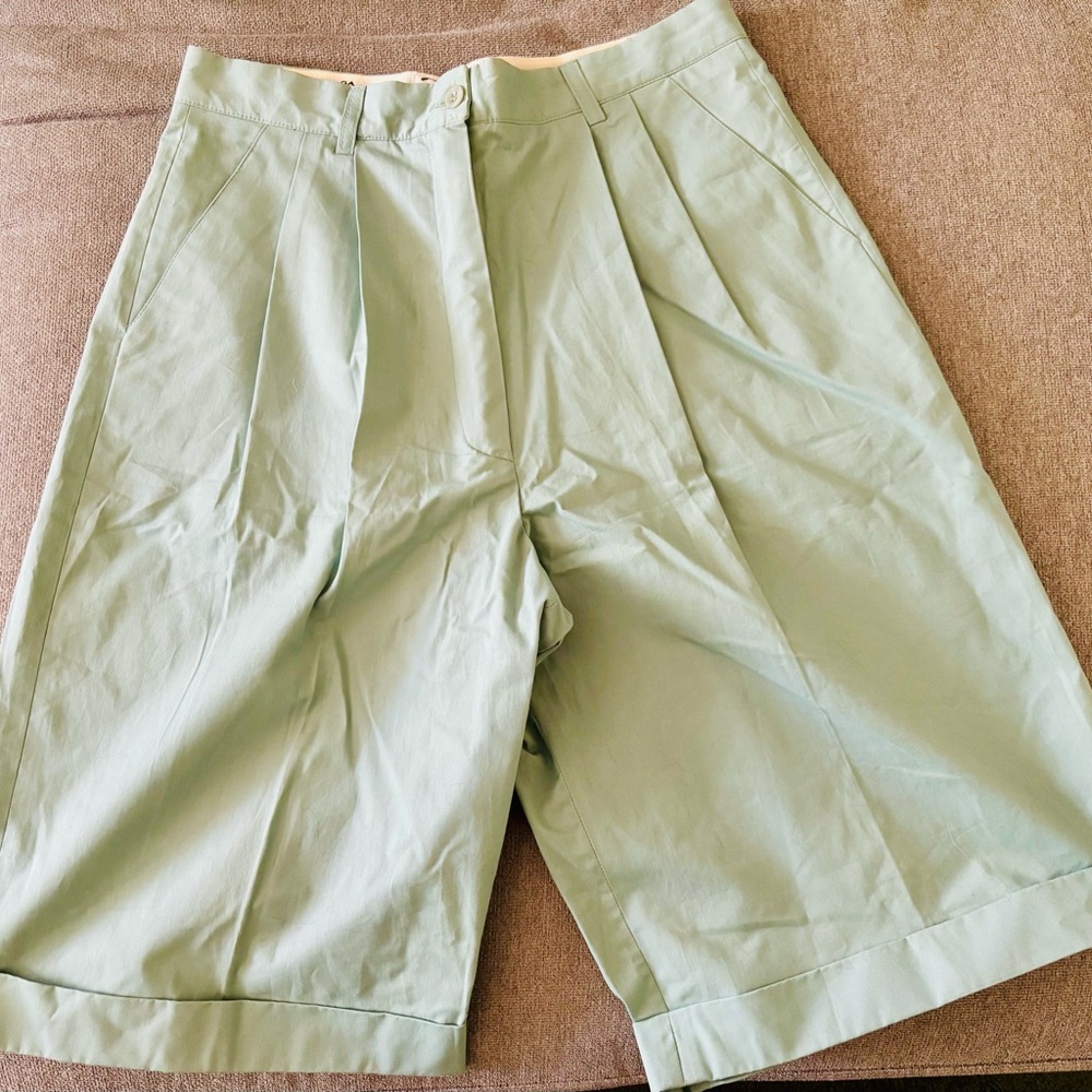 NWOT Giorgio Armani Golf Size EU 46 / Women’s XS Safe Green Trouser Front Shorts